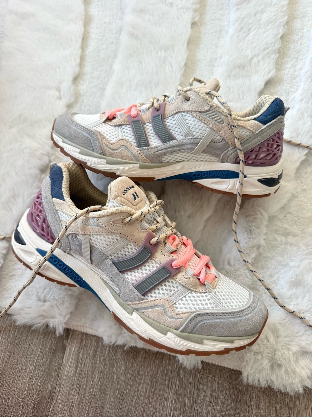 COOLWAY 2003 Sneakers in Glow Rush Women’s size 9